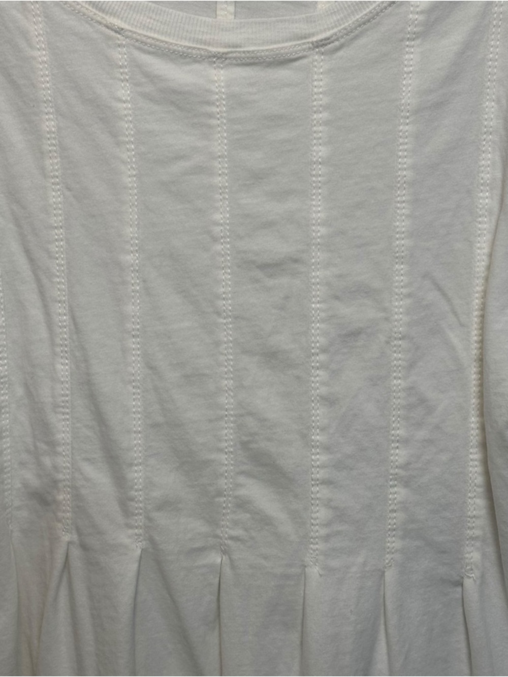 ๐ฟ๏ธ Anthropologie Pleated Short Sleeve Tee in Ivory - Picture 10 of 13